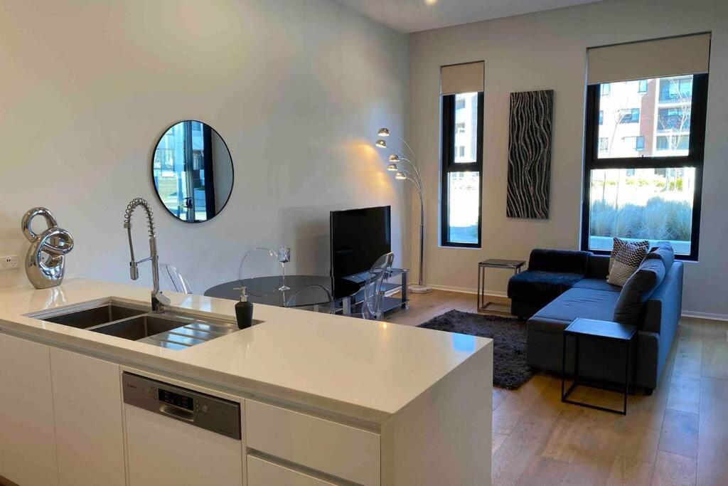 Luxe 2Br Executive Apartment Kingston Pool Parking Wifi Bbq Wine Экстерьер фото