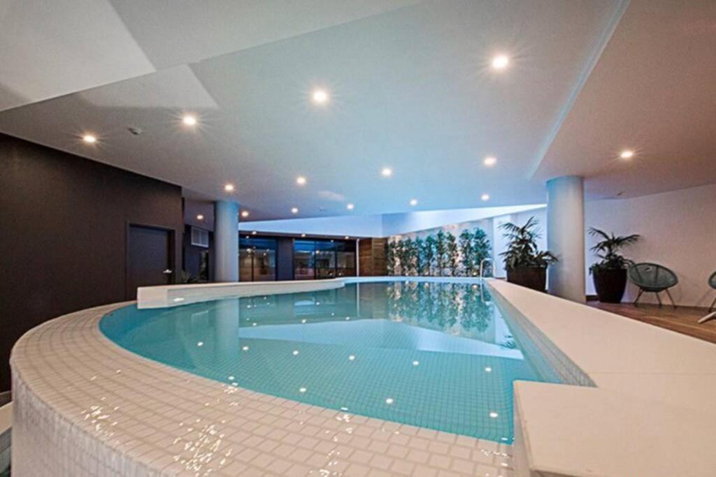 Luxe 2Br Executive Apartment Kingston Pool Parking Wifi Bbq Wine Экстерьер фото