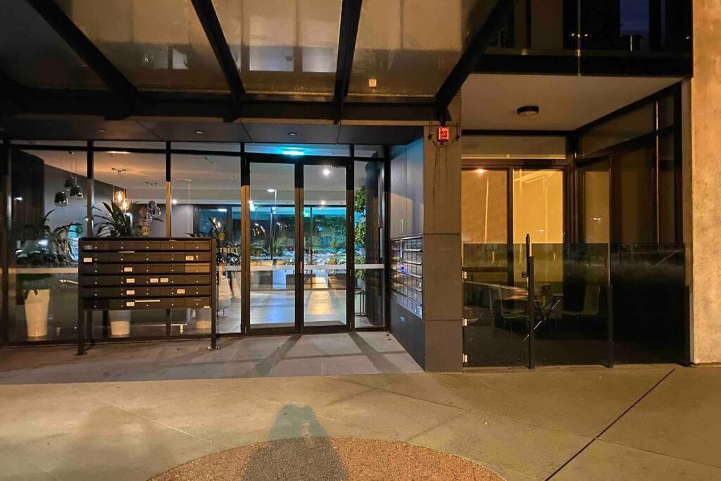Luxe 2Br Executive Apartment Kingston Pool Parking Wifi Bbq Wine Экстерьер фото