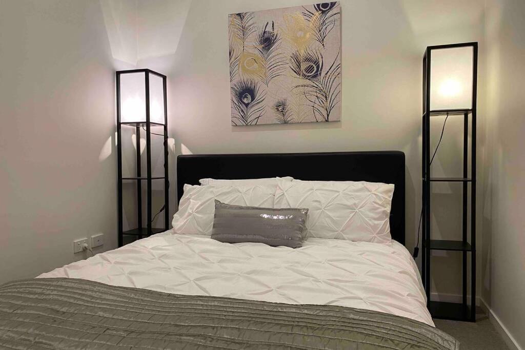 Luxe 2Br Executive Apartment Kingston Pool Parking Wifi Bbq Wine Экстерьер фото
