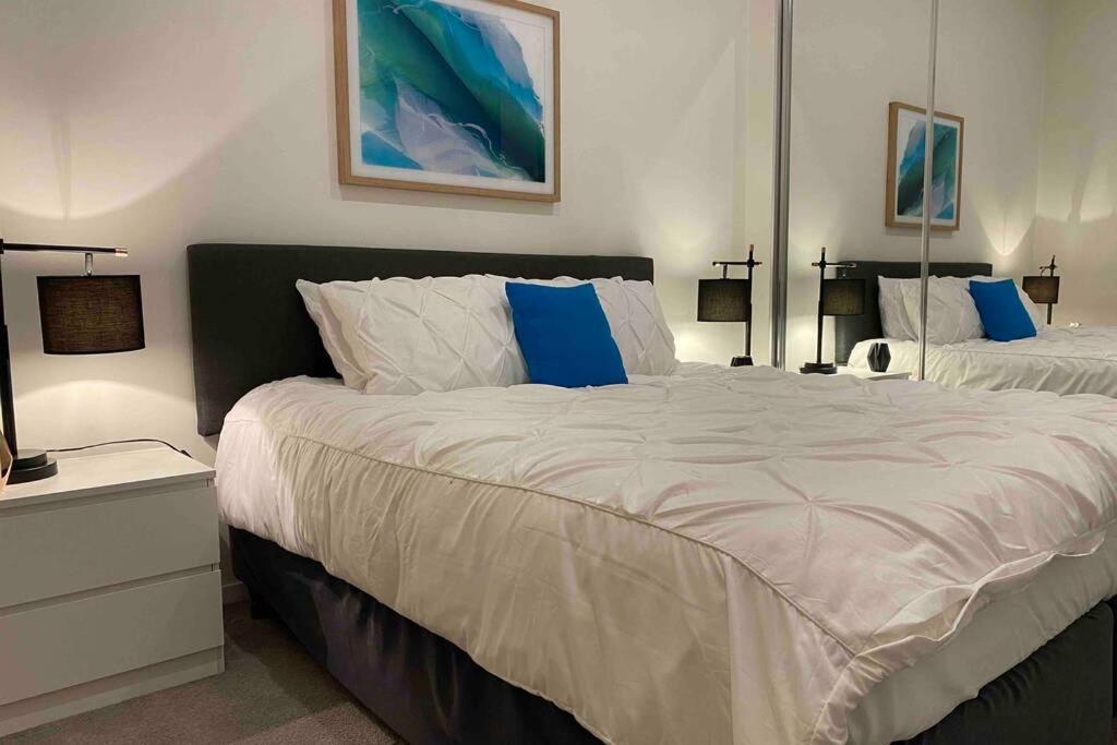 Luxe 2Br Executive Apartment Kingston Pool Parking Wifi Bbq Wine Экстерьер фото