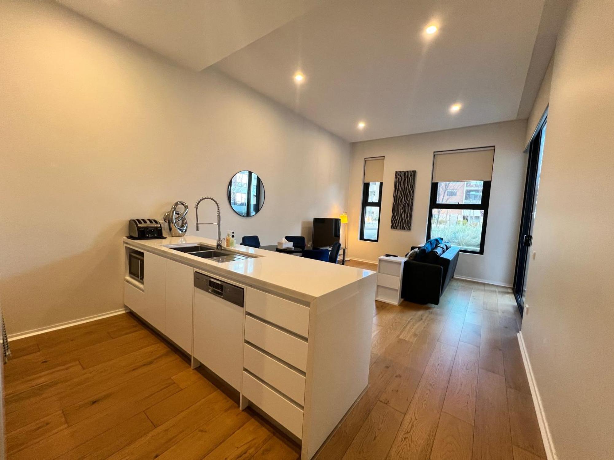 Luxe 2Br Executive Apartment Kingston Pool Parking Wifi Bbq Wine Экстерьер фото